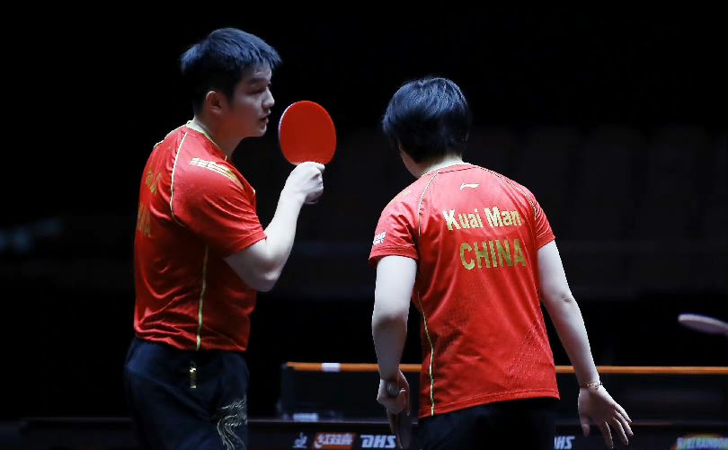 员在接受采 员在接受采